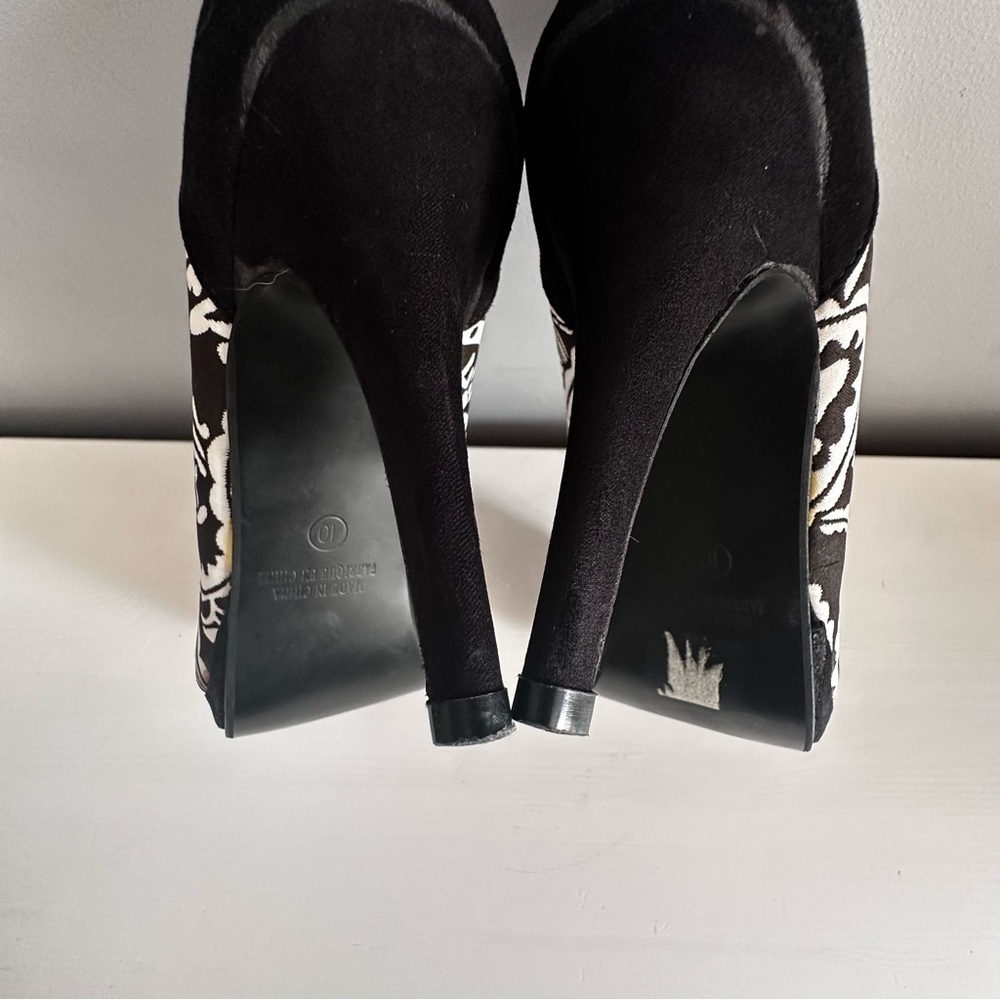 SUZY SHIER Black & White Shoes Pumps Heel Rounded Toe Size 10 NWOT - Picture 8 of 8